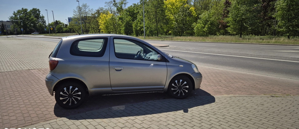 Toyota Yaris cena 7400 przebieg: 258800, rok produkcji 2004 z Toruń małe 137